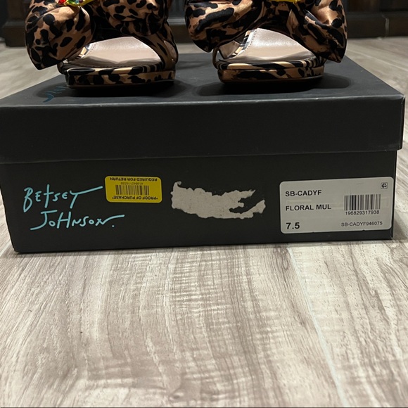 Betsey Johnson Leopard Print Slingback Heels with Green Heel size 7.5 - Picture 4 of 7